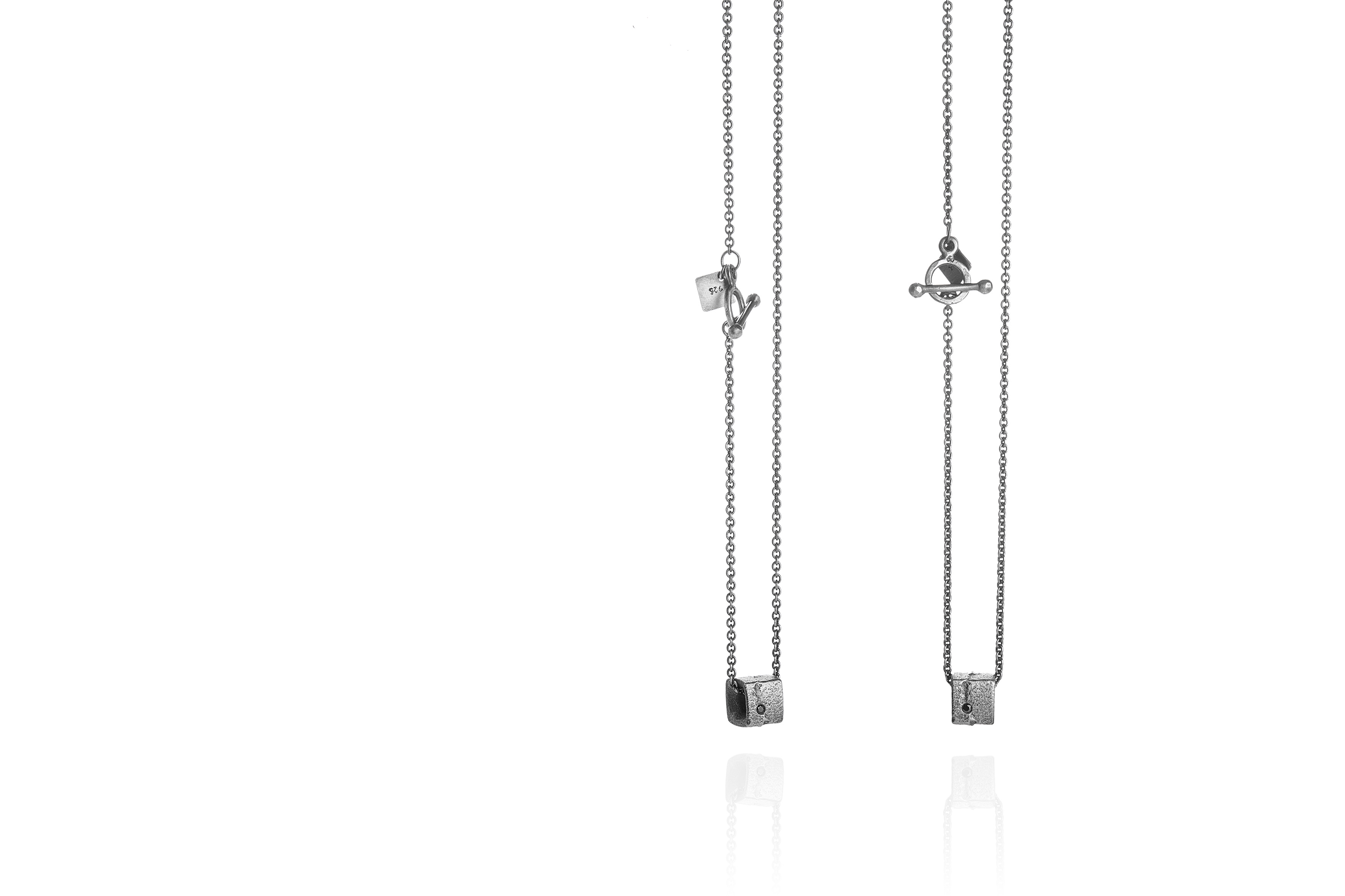 Collana ARKAIKA con pendente con Spinello nero