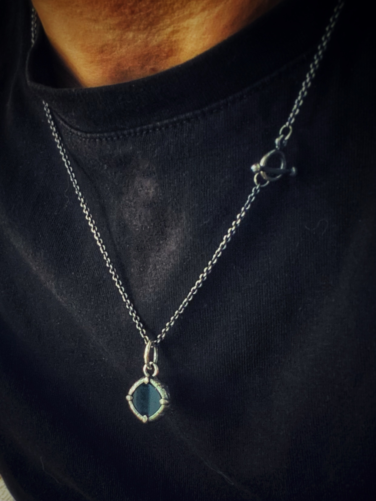 Collana OSKURA con pendente in onice nero