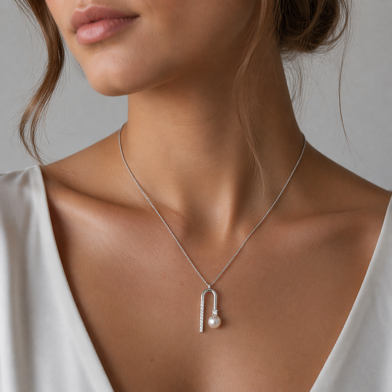 Catena oro bianco pendente con perla e diamanti Bertignoll  