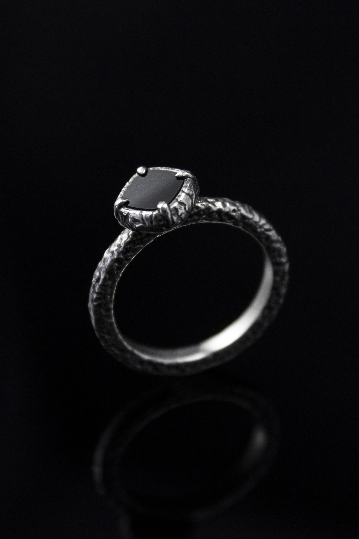 OSKURA Solitär Ring aus schwarzem Onyx