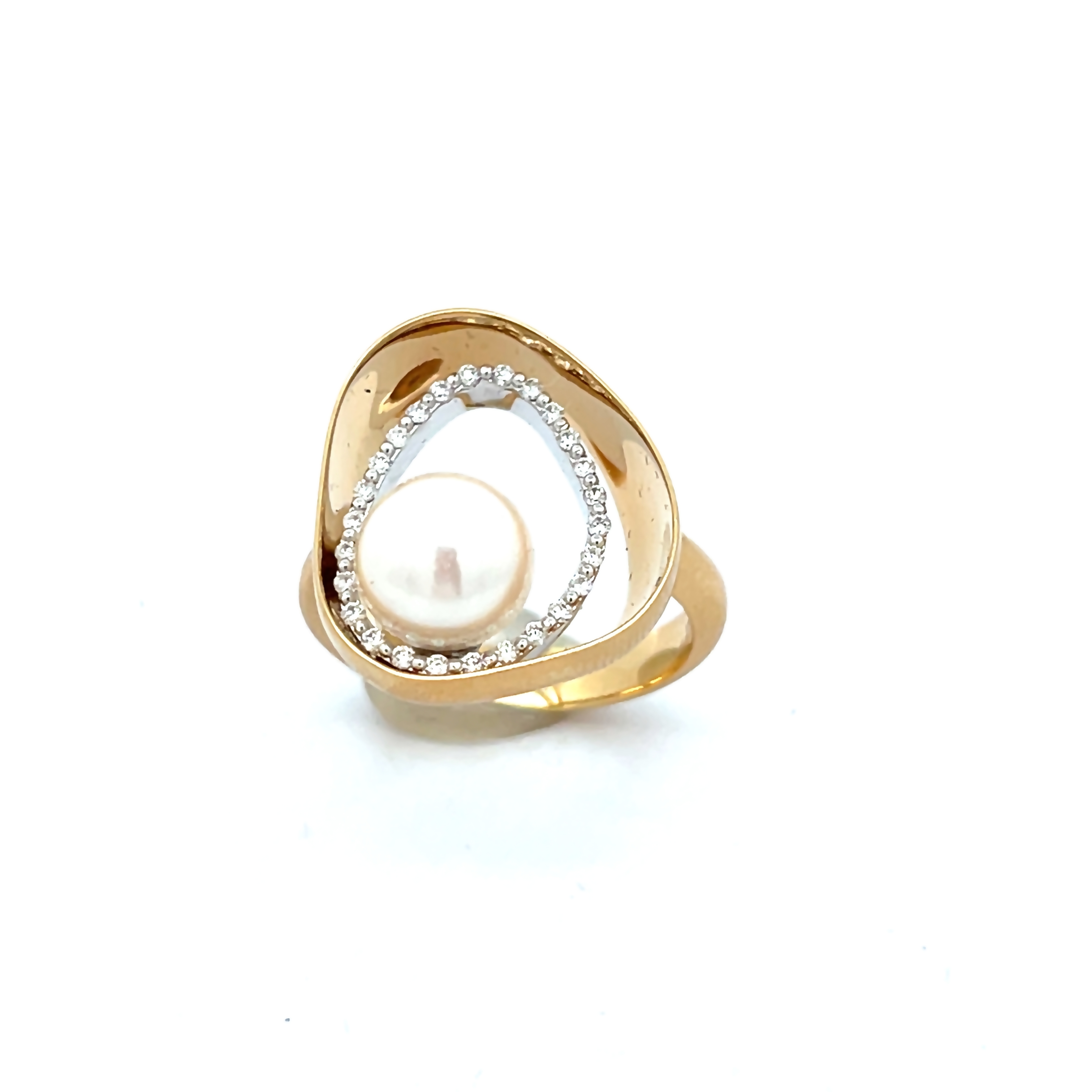 Anello oro giallo con perla Akoya e diamanti 