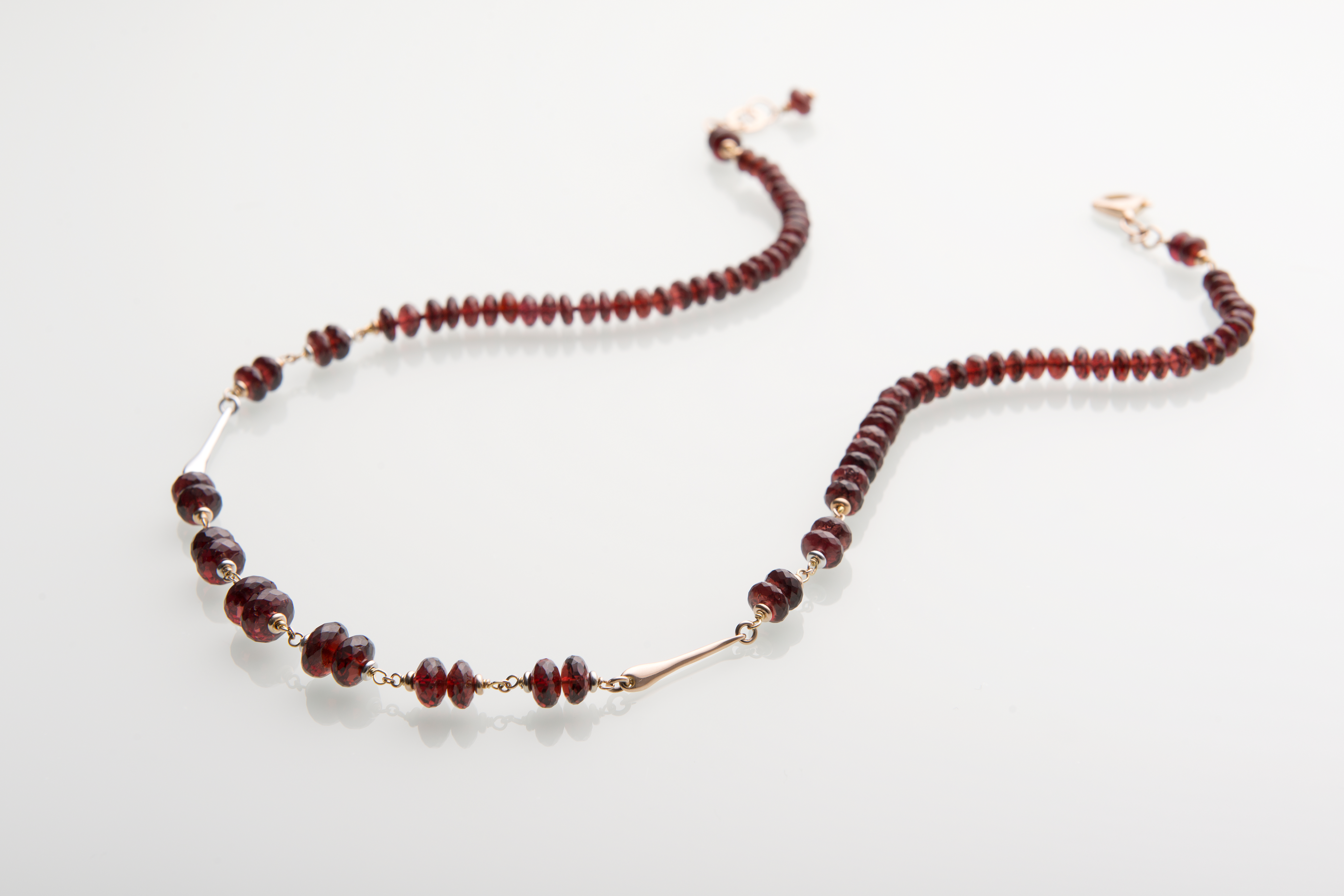 Halskette mit Granat Silvia Kelly  