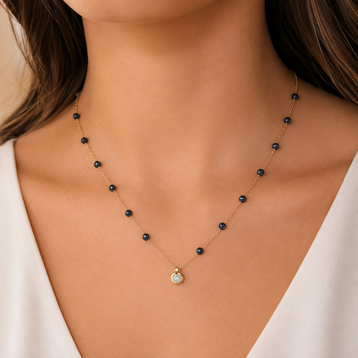 Collana in oro giallo con diamanti neri e diamante bianco centrale Ticchi Gioielli   